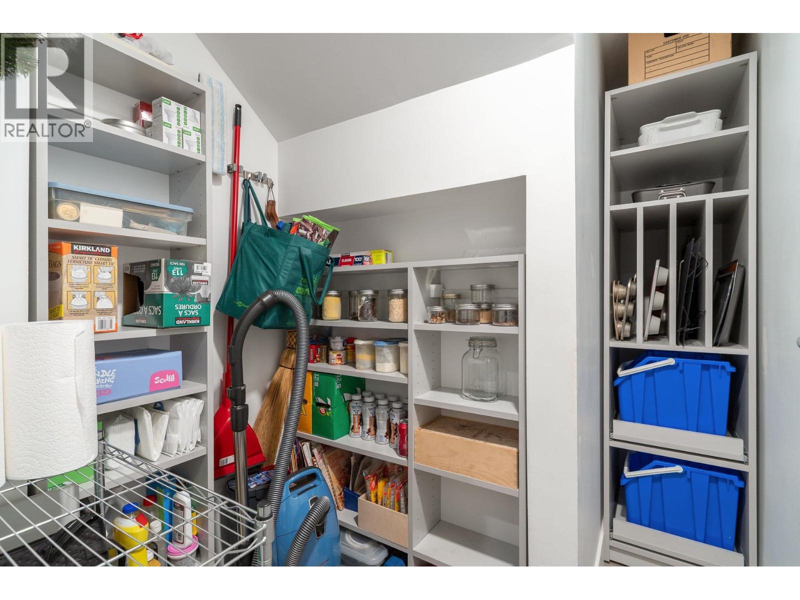 111 747 E 3RD STREET, North Vancouver