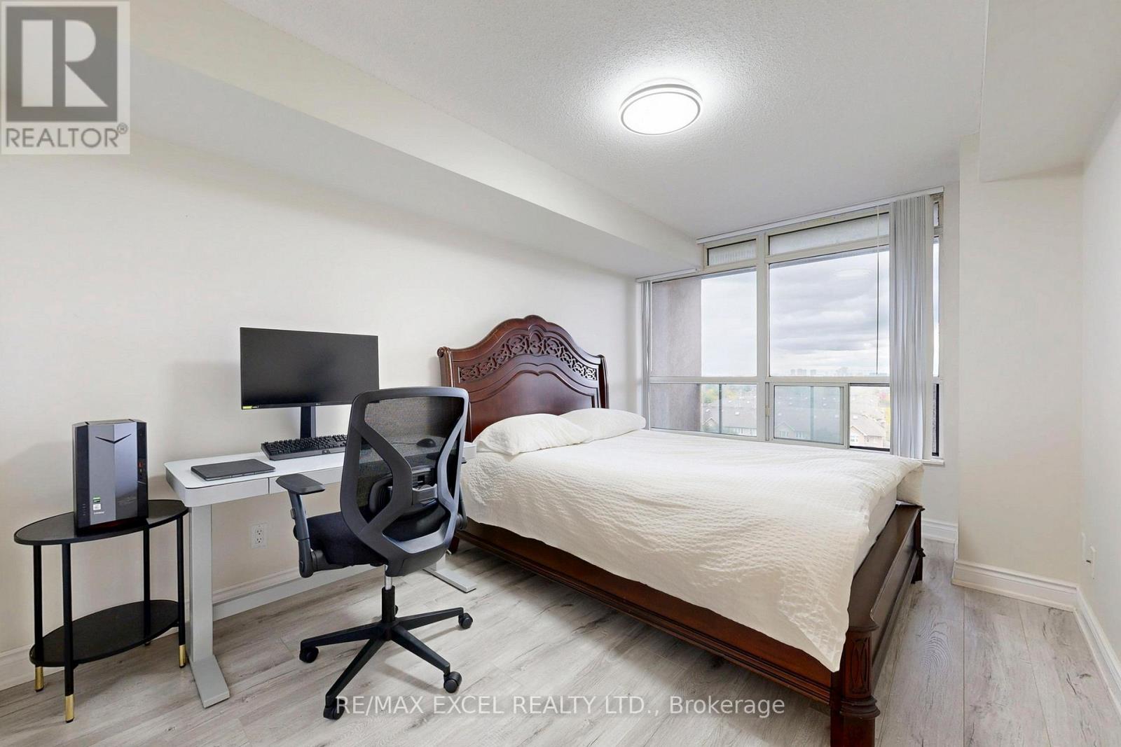 #814 10 NORTHTOWN WAY - 18