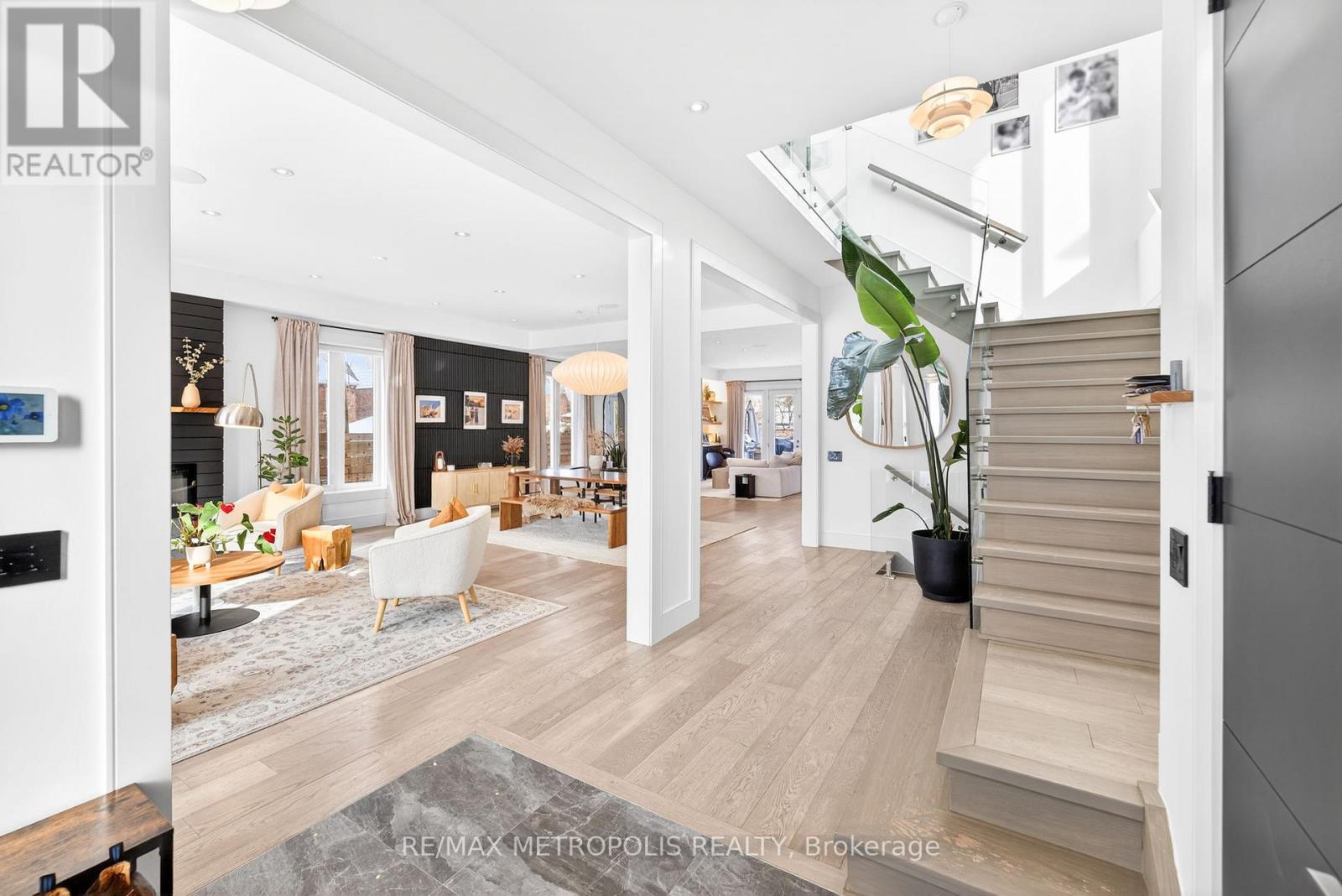 69 MYSTIC AVENUE - Photo 5 of 35, Toronto (Oakridge), Ontario