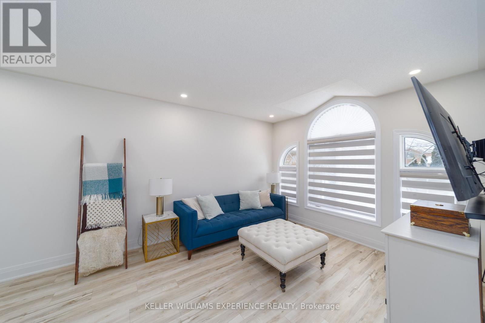 61 SILVER MAPLE CRESCENT - Photo 4 of 39, Barrie (Holly), Ontario