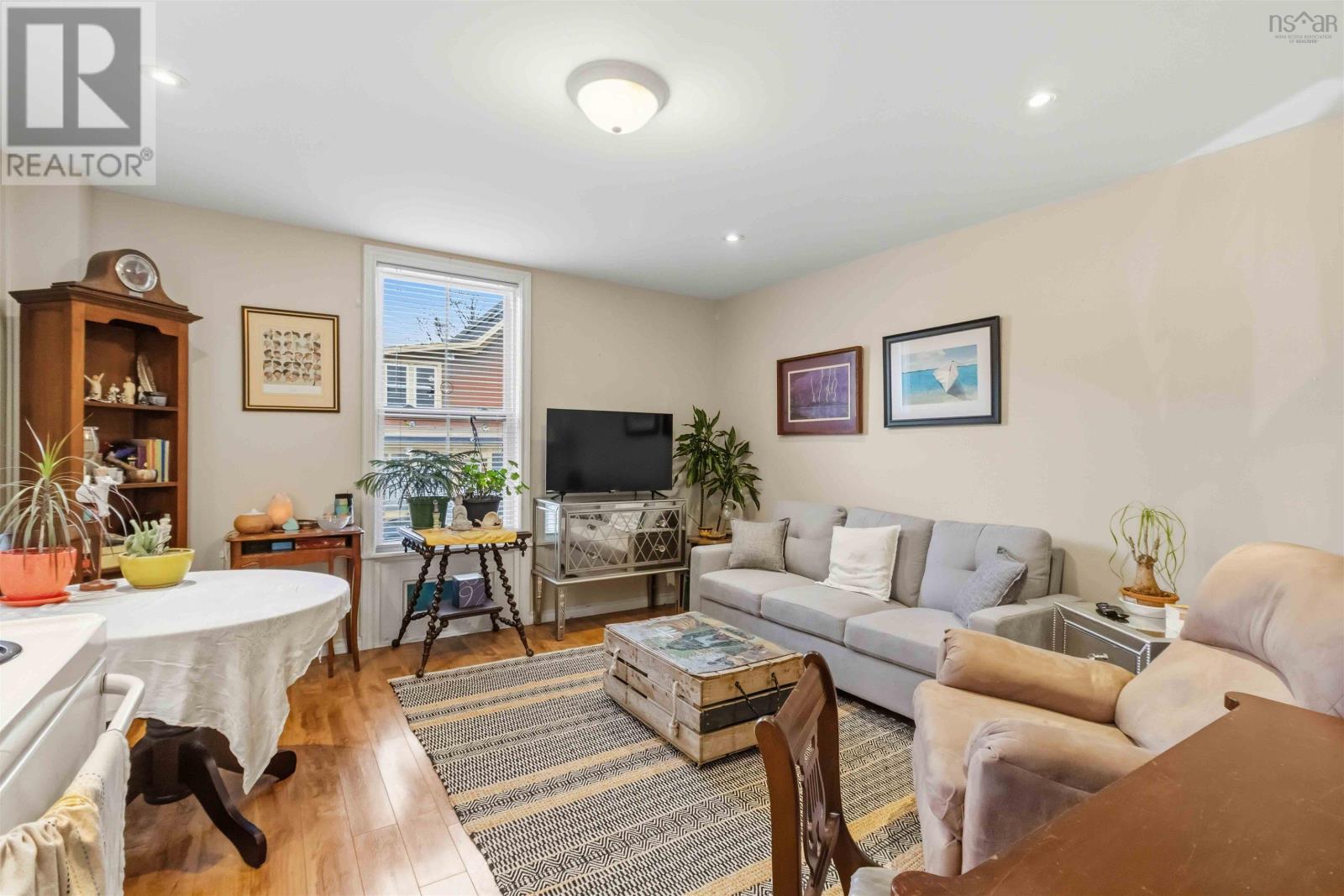 Property 28 of 36 of 499 Main Street