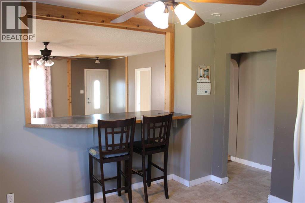 526 Highway Avenue - Photo 4 of 23, Picture Butte, Alberta