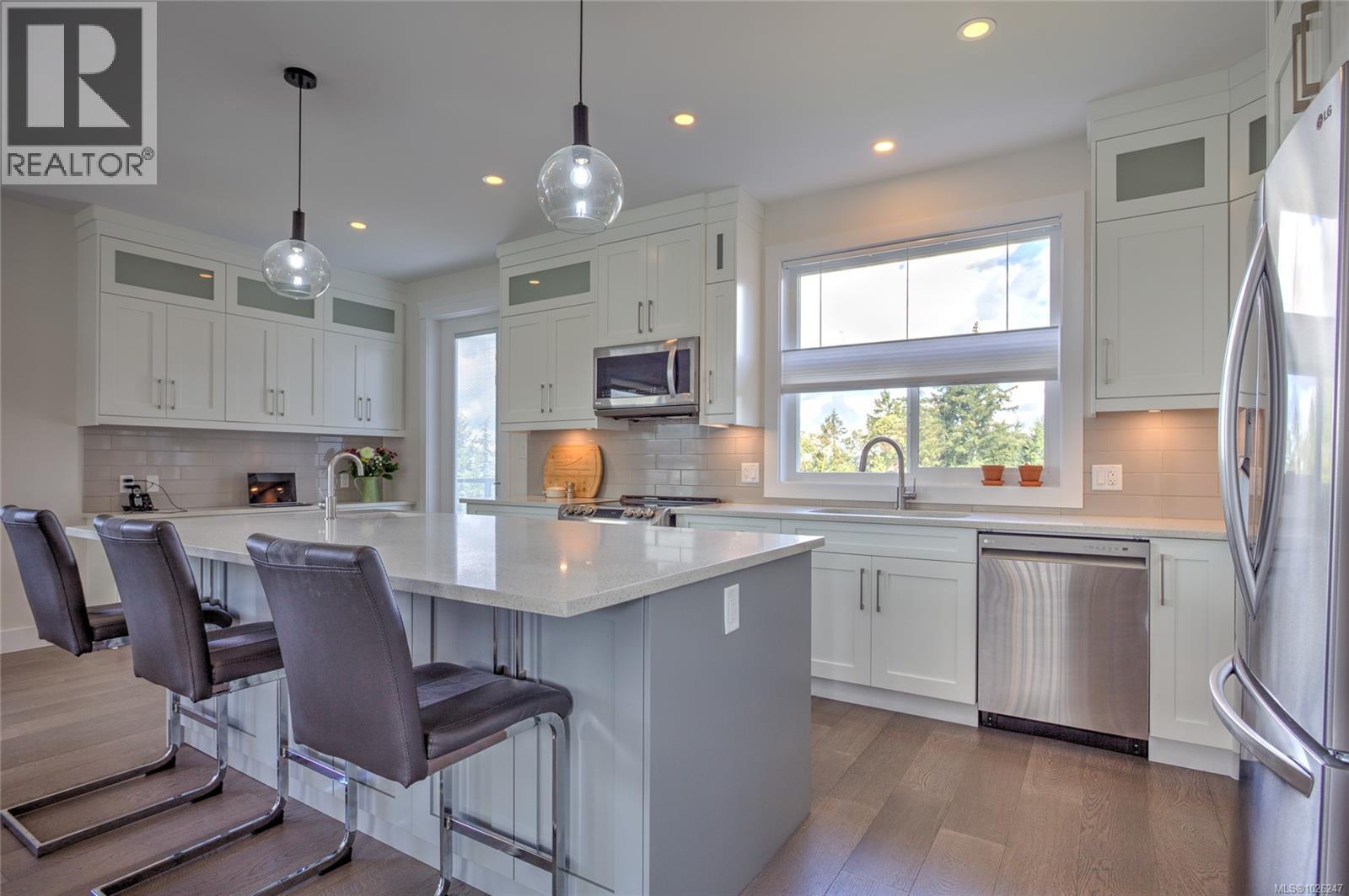 1218 Viewtop Rd, Duncan