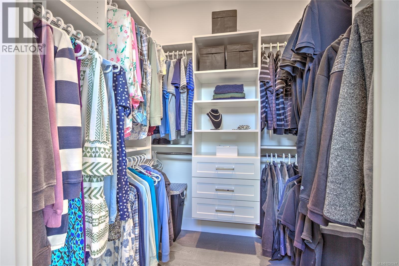 1218 Viewtop Rd, Duncan