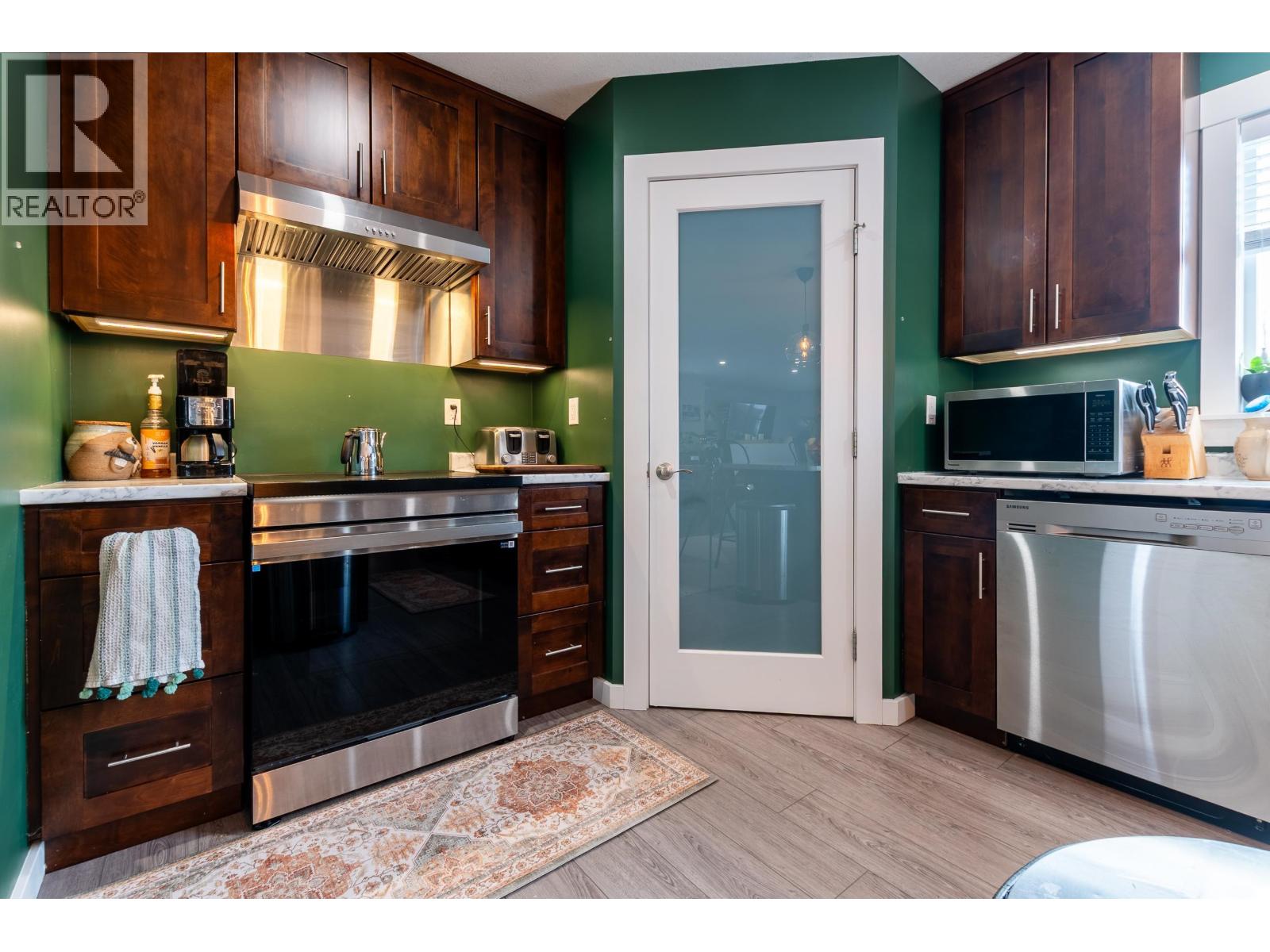 2728-2730 MOYIE STREET - 10