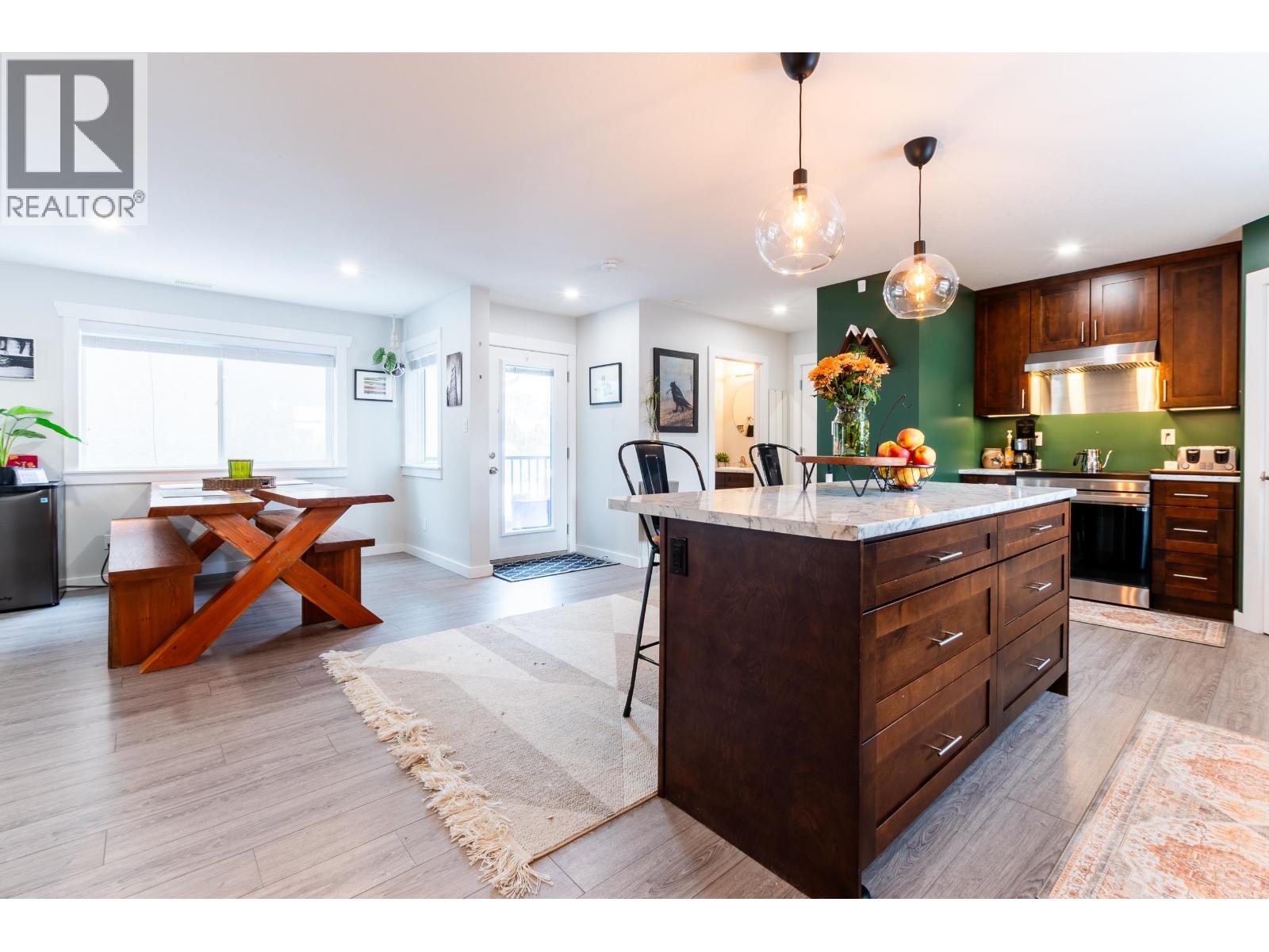 2728-2730 MOYIE STREET - 12