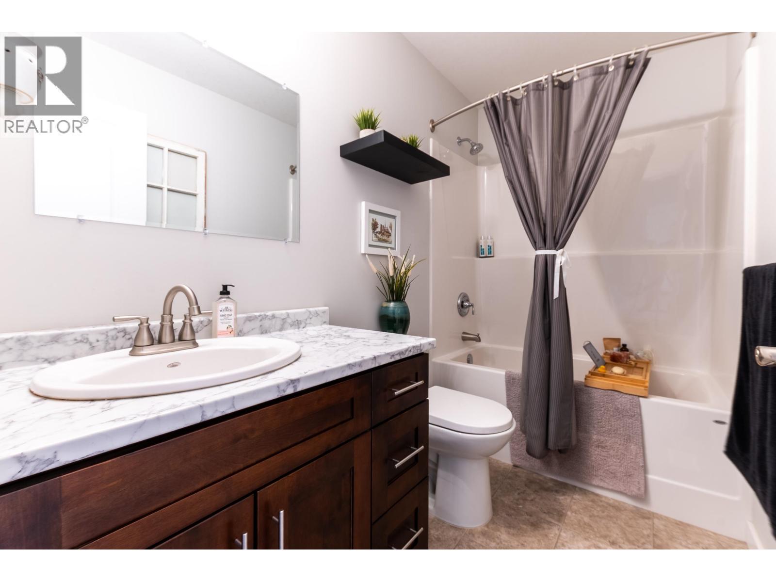 2728-2730 MOYIE STREET - 19