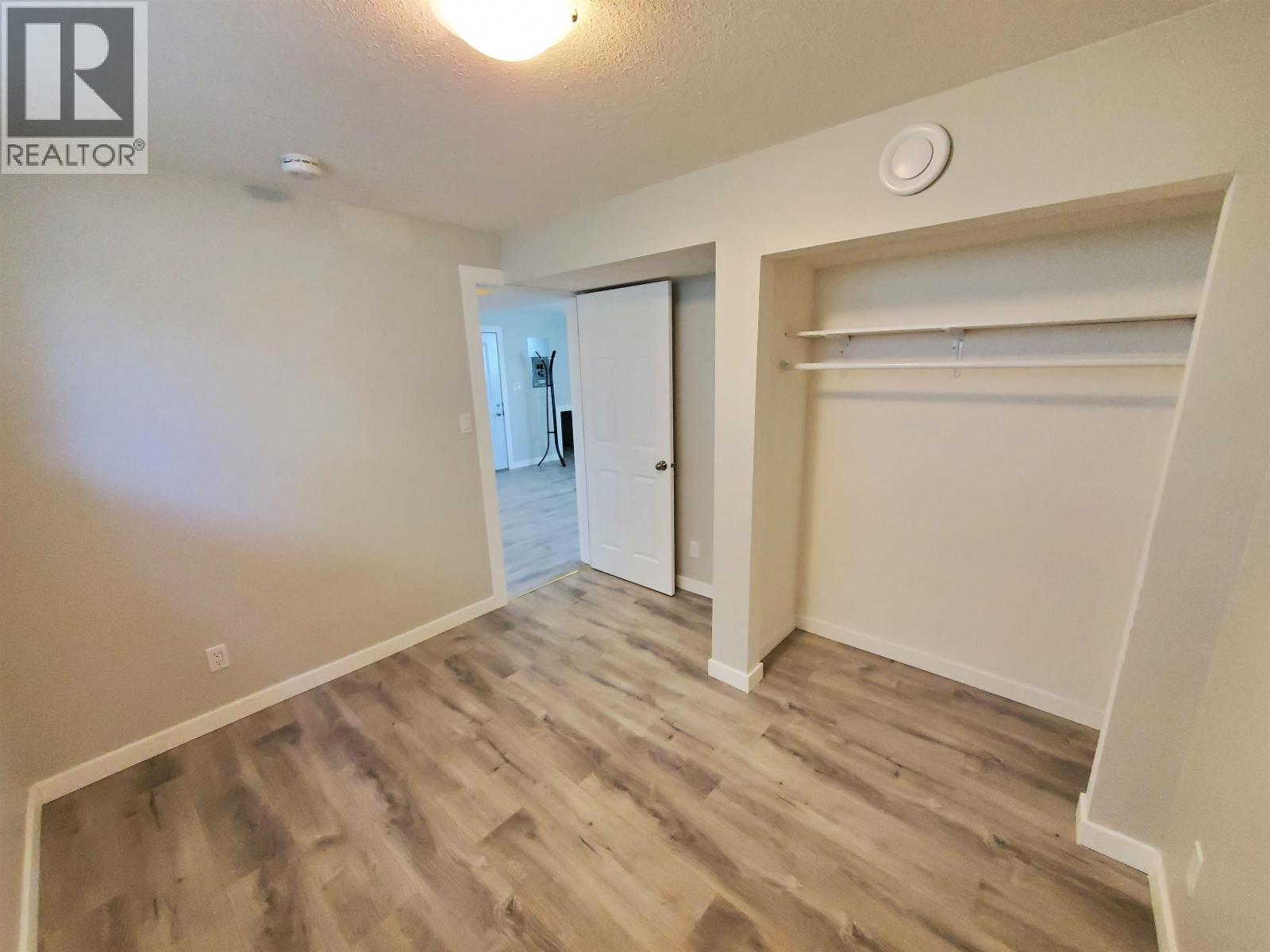 2728-2730 MOYIE STREET - 27