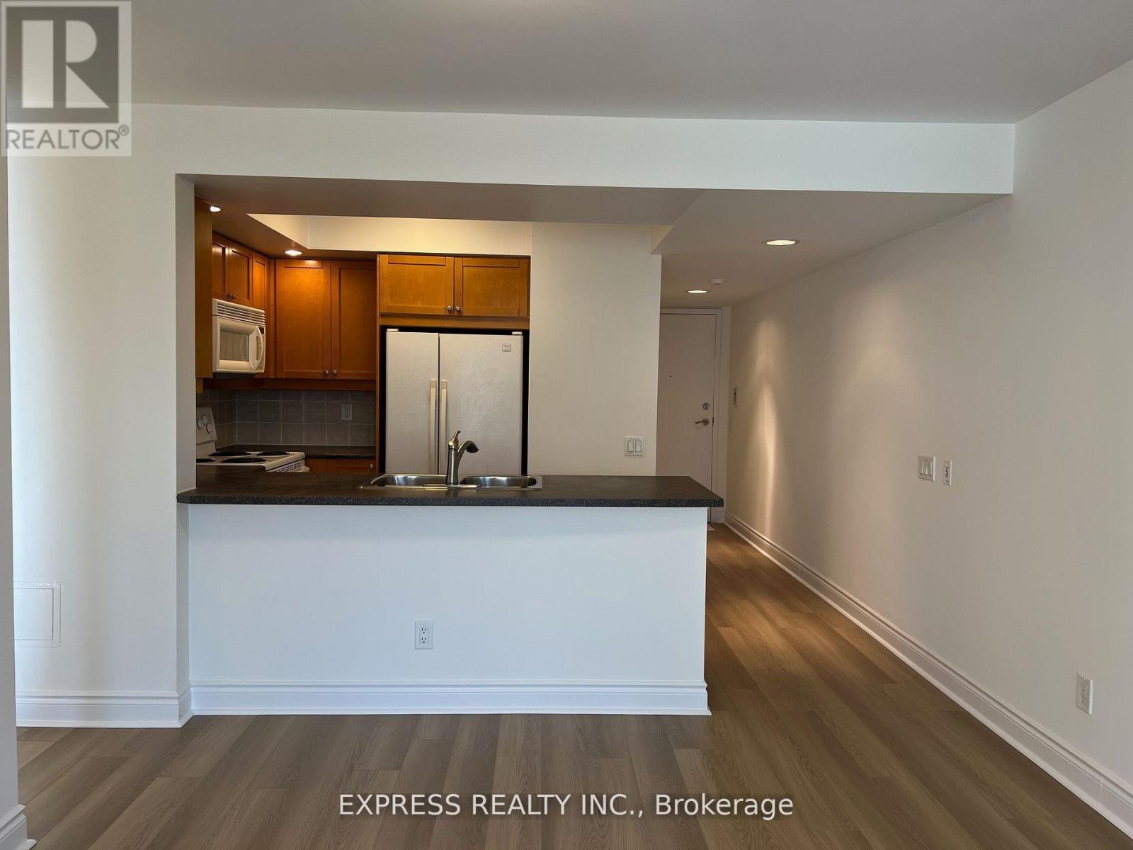 #1024 15 NORTHTOWN WAY - 23