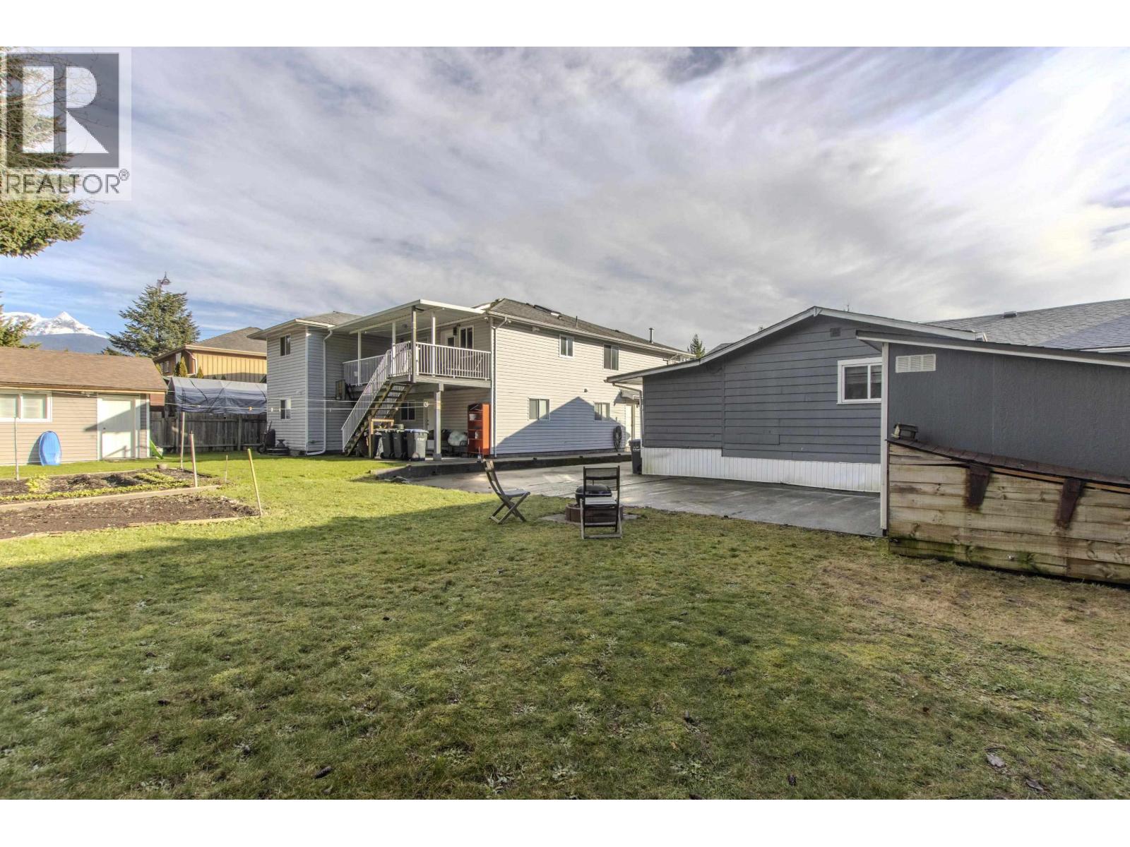 39727 GOVERNMENT ROAD, Squamish