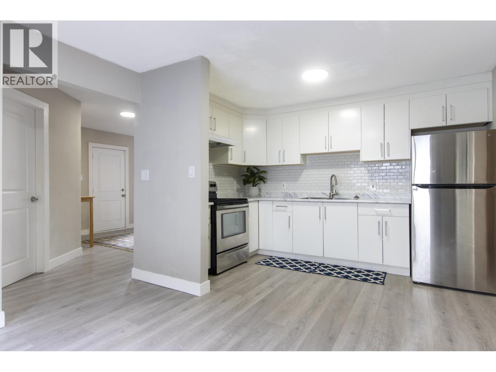 39727 GOVERNMENT ROAD, Squamish