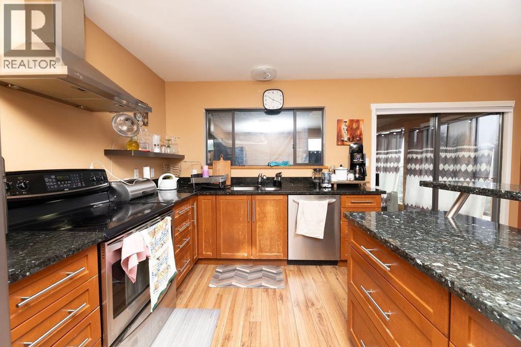 4934 GEER ROAD, Sechelt