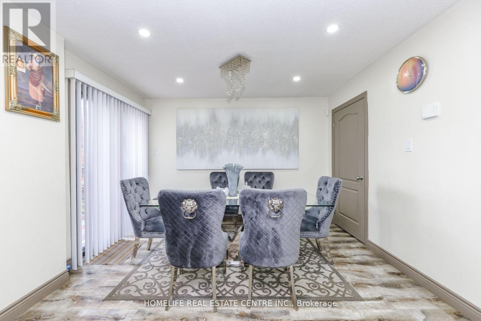 20 OLEANDER CRESCENT - 16