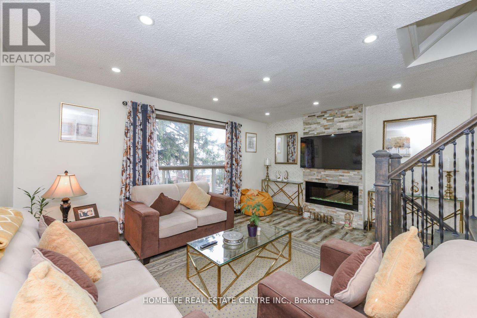 20 OLEANDER CRESCENT - 22