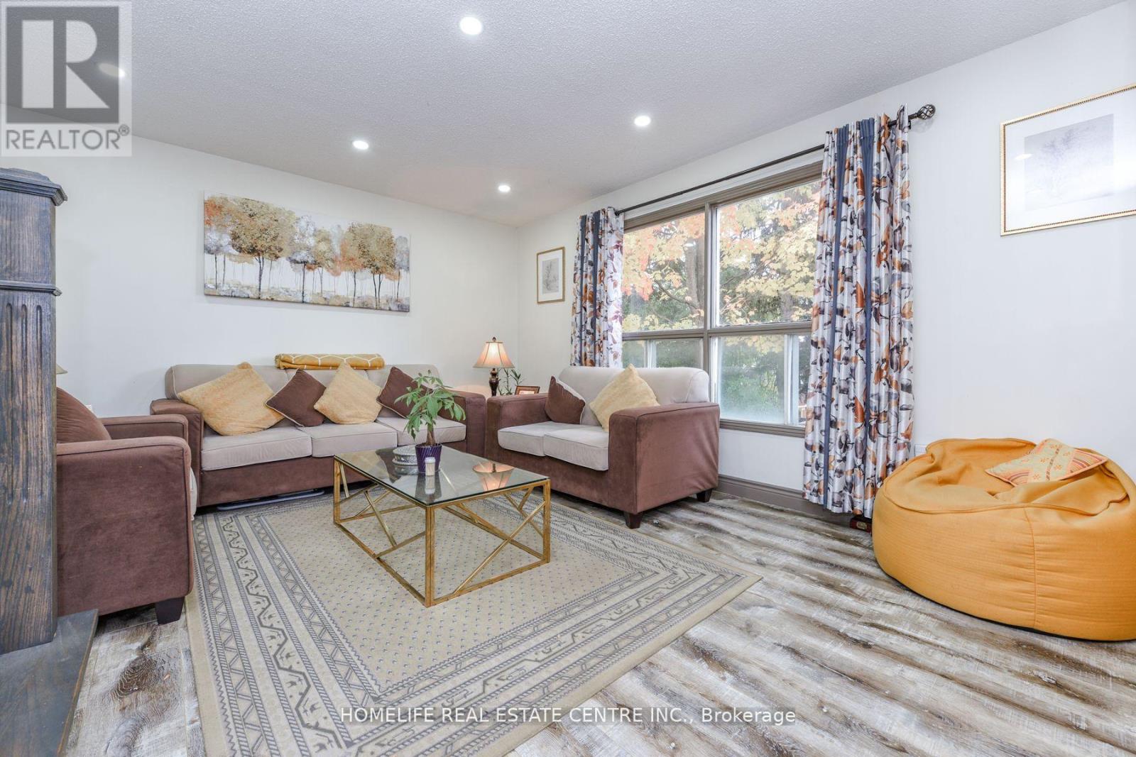 20 OLEANDER CRESCENT - 23