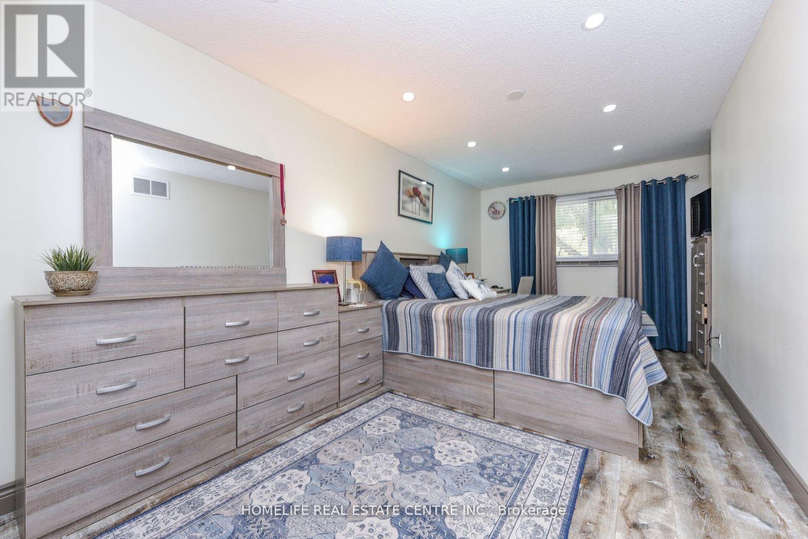 20 OLEANDER CRESCENT - 29