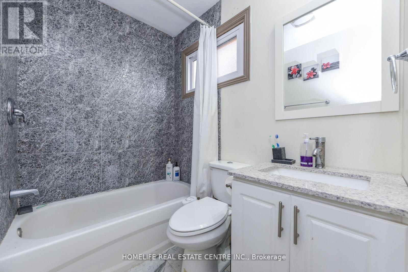 20 OLEANDER CRESCENT - 34