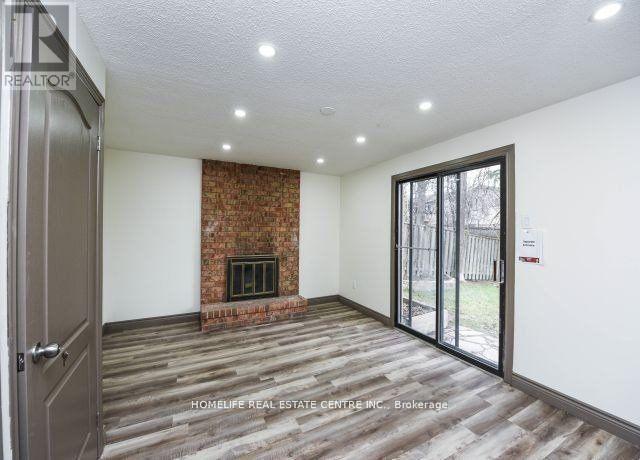 20 OLEANDER CRESCENT - 36