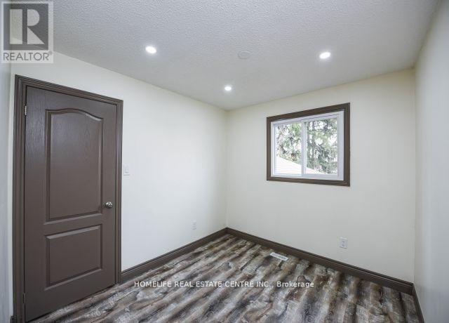 20 OLEANDER CRESCENT - 38