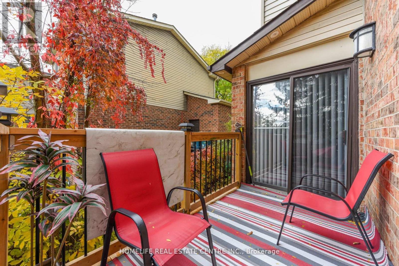20 OLEANDER CRESCENT - 44
