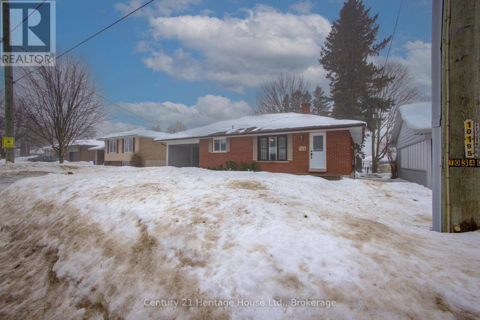 260 13TH AVENUE - Photo 3 of 36, Hanover, Ontario