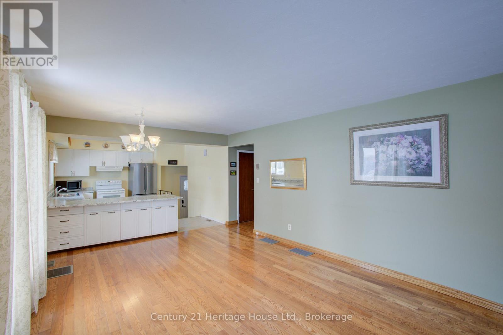 260 13TH AVENUE - Photo 5 of 36, Hanover, Ontario