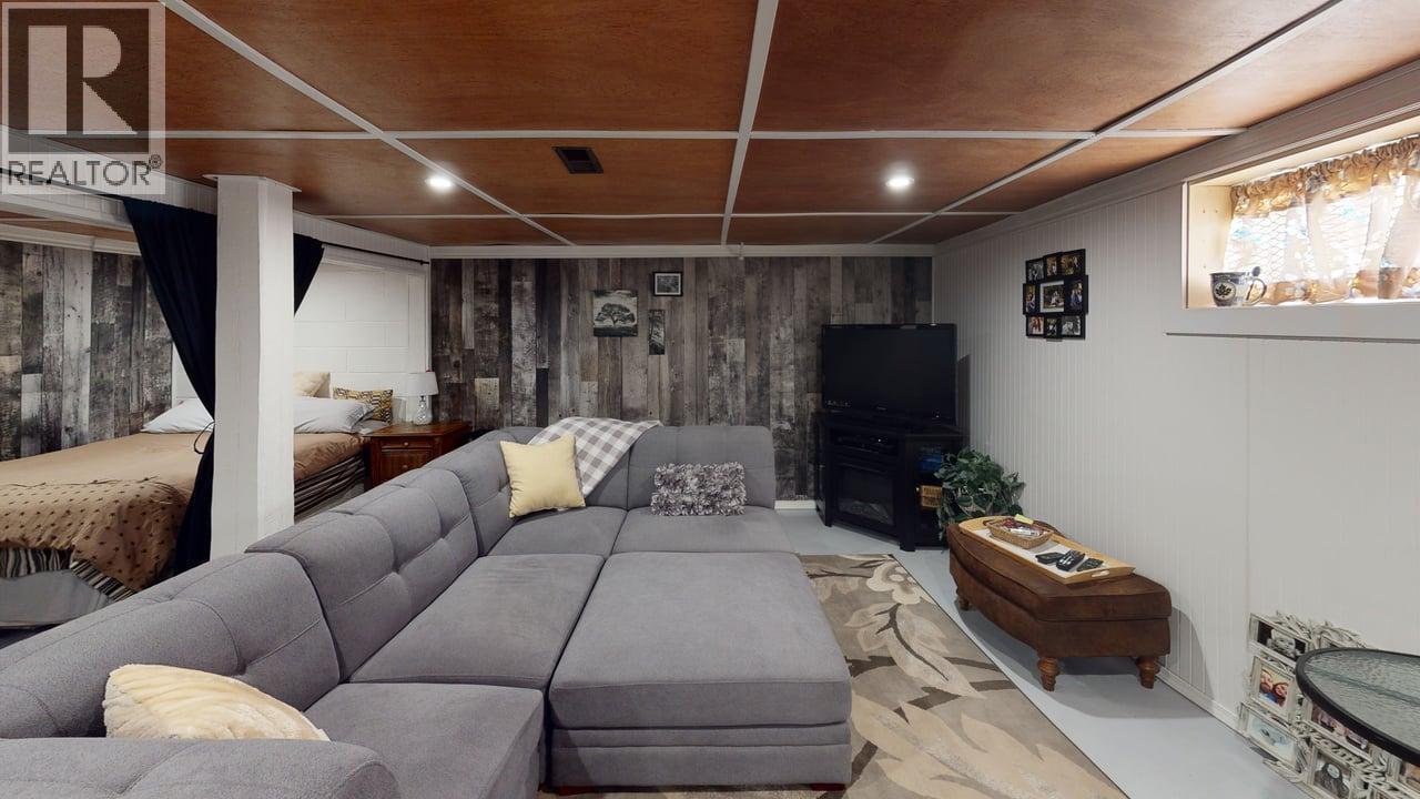 747 NICHOLSON Road — photo 11