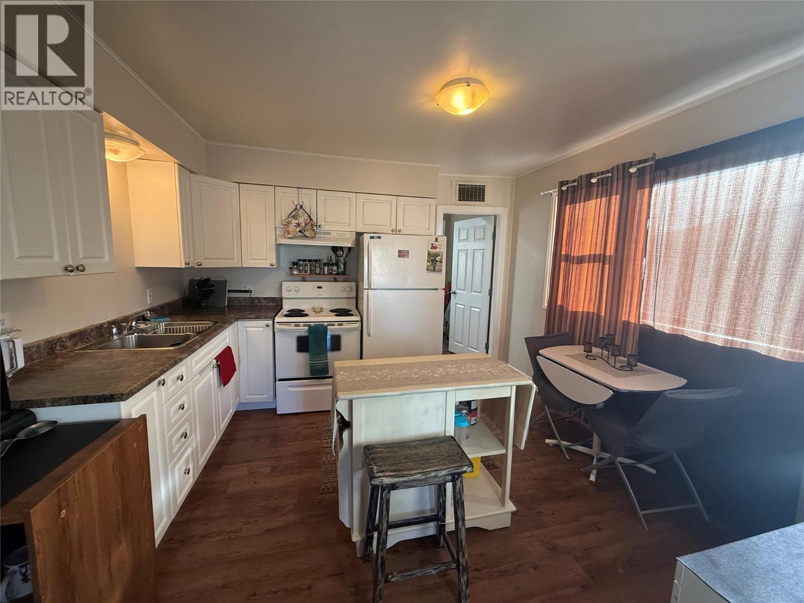 9008/9010 8 Street, Dawson Creek