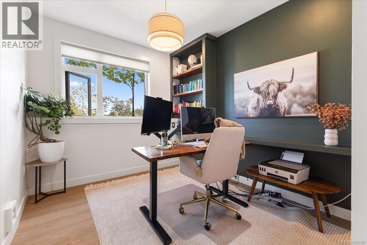 102 5711 Vanderneuk Rd, Nanaimo