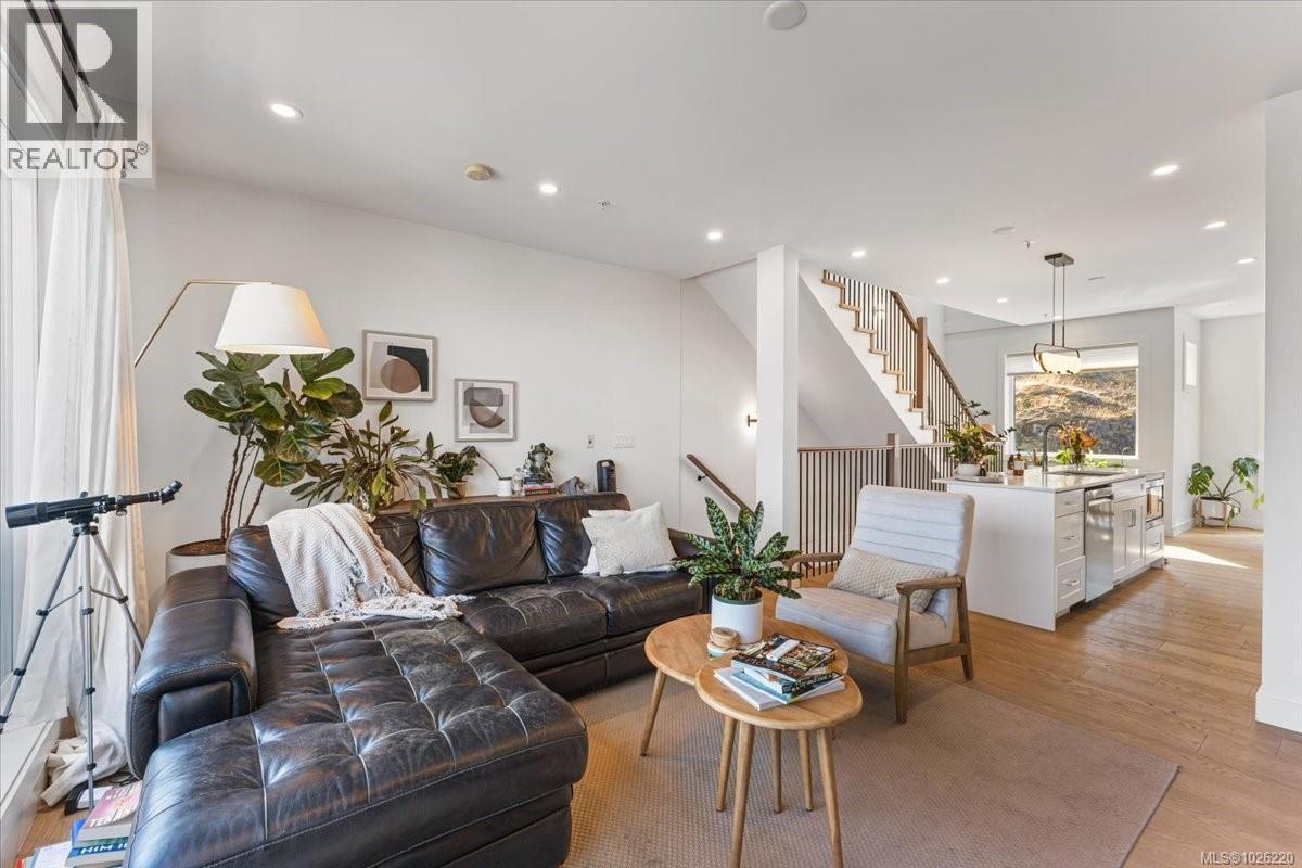 102 5711 Vanderneuk Rd, Nanaimo