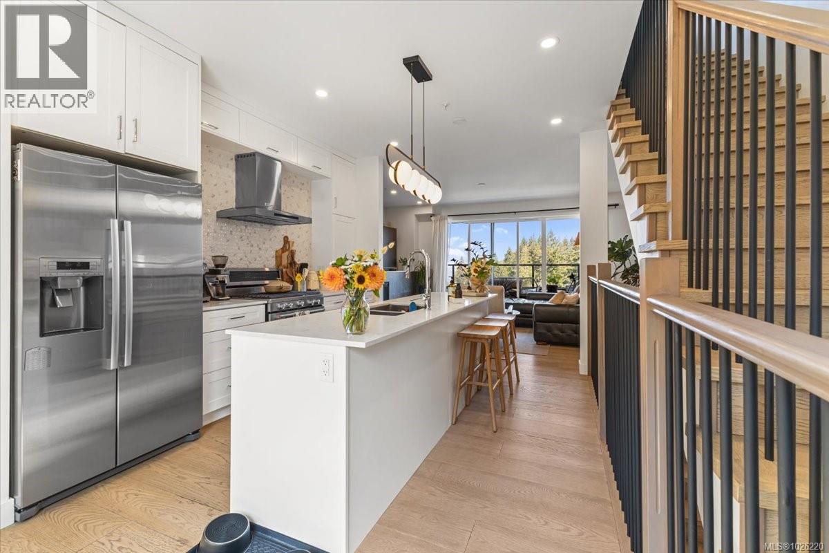 102 5711 Vanderneuk Rd, Nanaimo