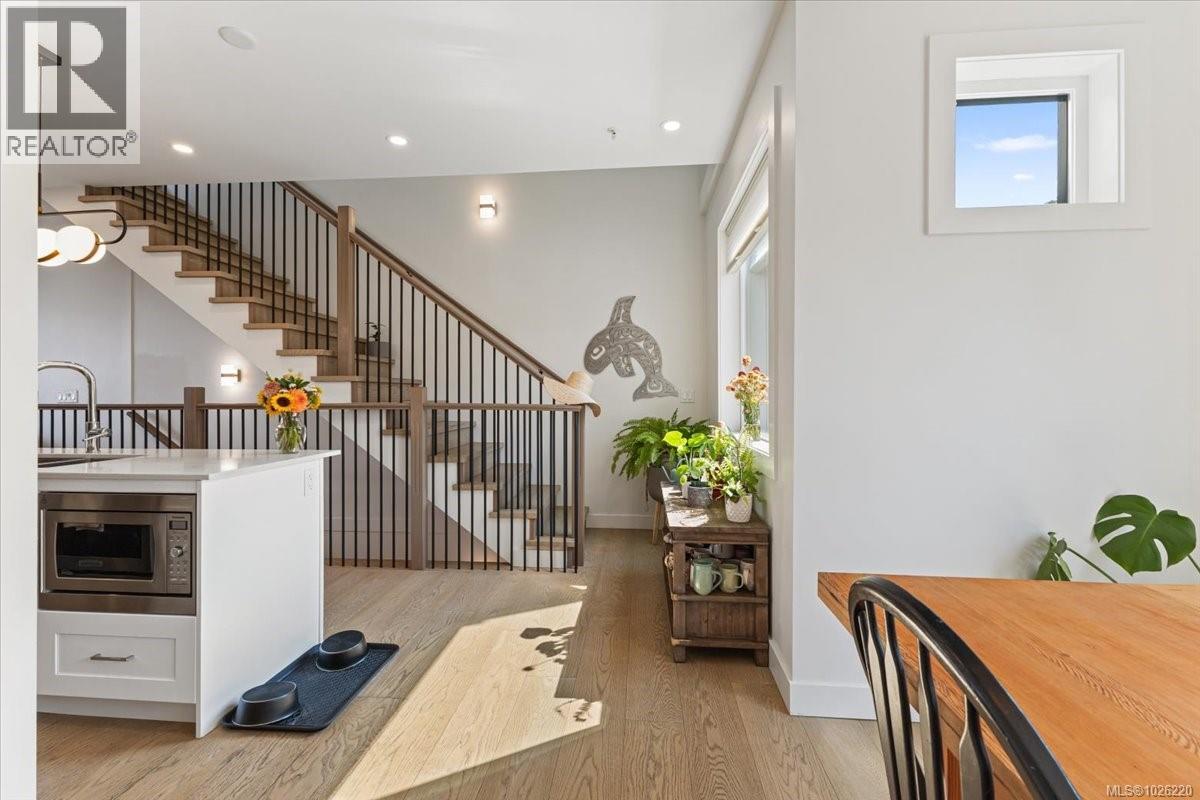 102 5711 Vanderneuk Rd, Nanaimo