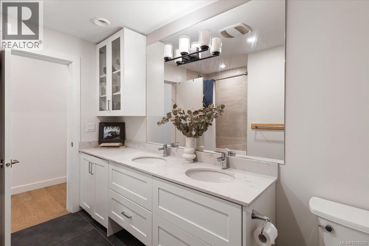 102 5711 Vanderneuk Rd, Nanaimo