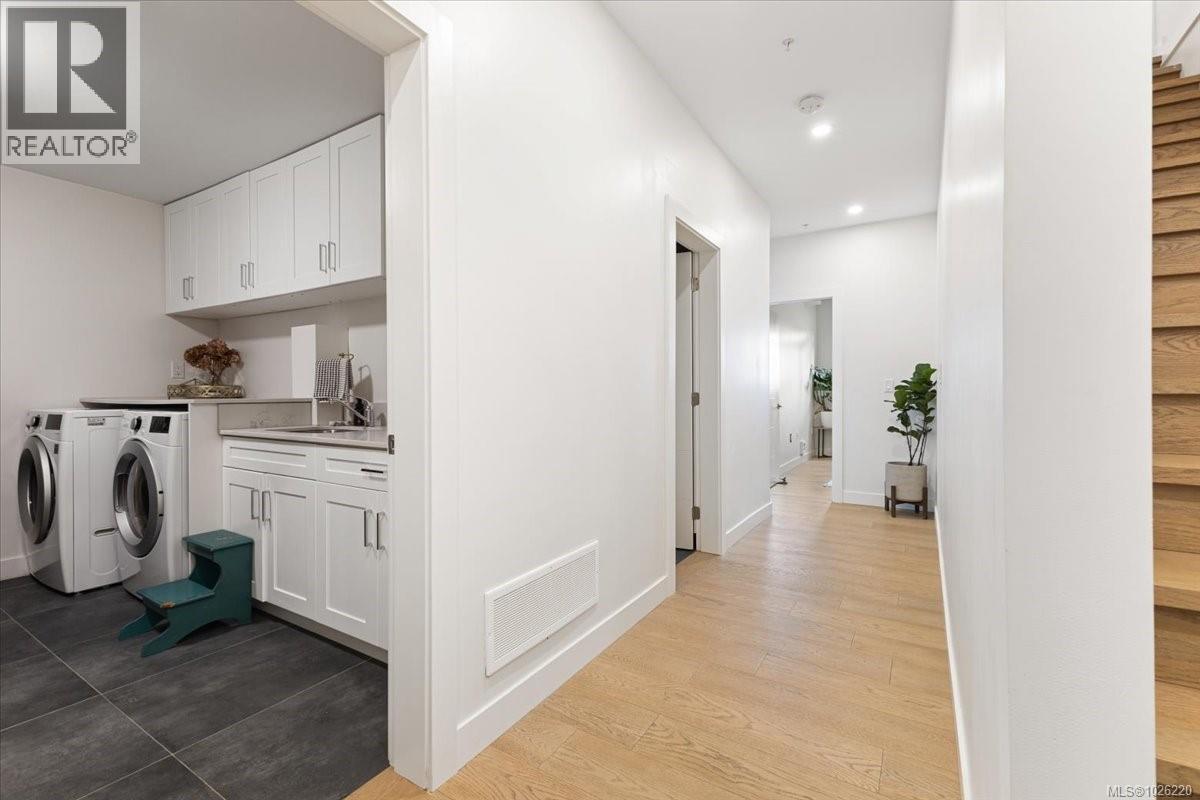 102 5711 Vanderneuk Rd, Nanaimo