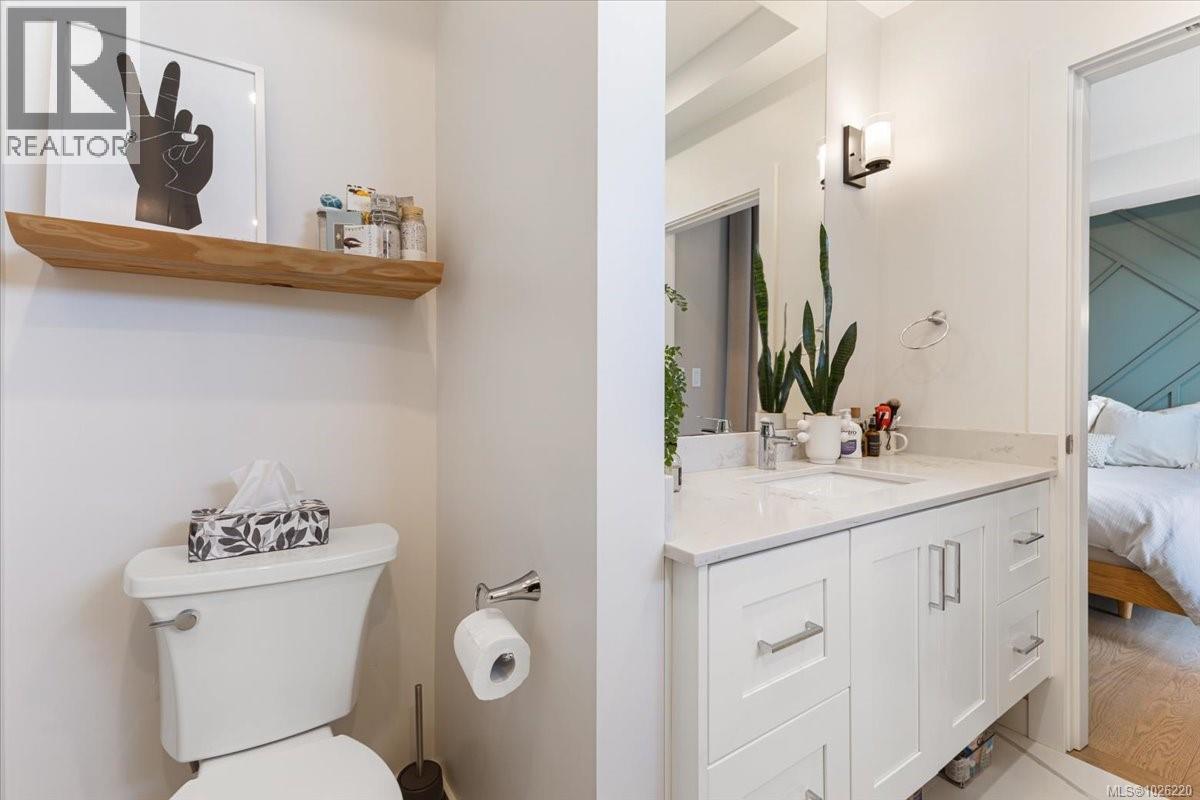 102 5711 Vanderneuk Rd, Nanaimo