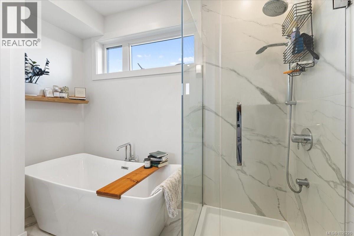 102 5711 Vanderneuk Rd, Nanaimo