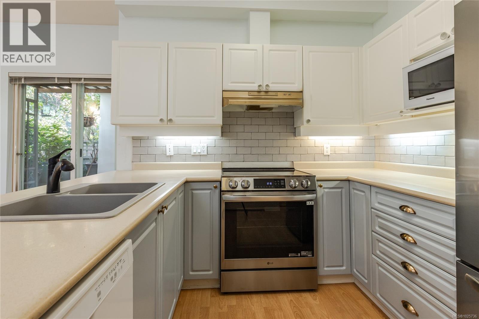 113 5650 Edgewater Lane, Nanaimo