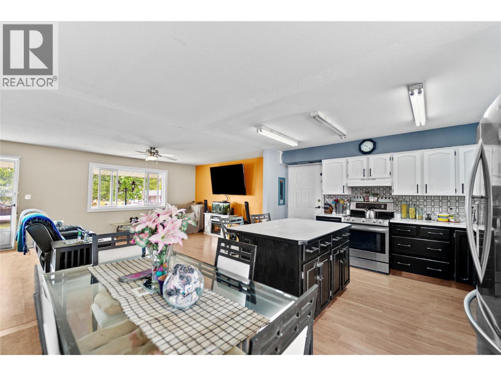 419 DODDING Avenue, Merritt