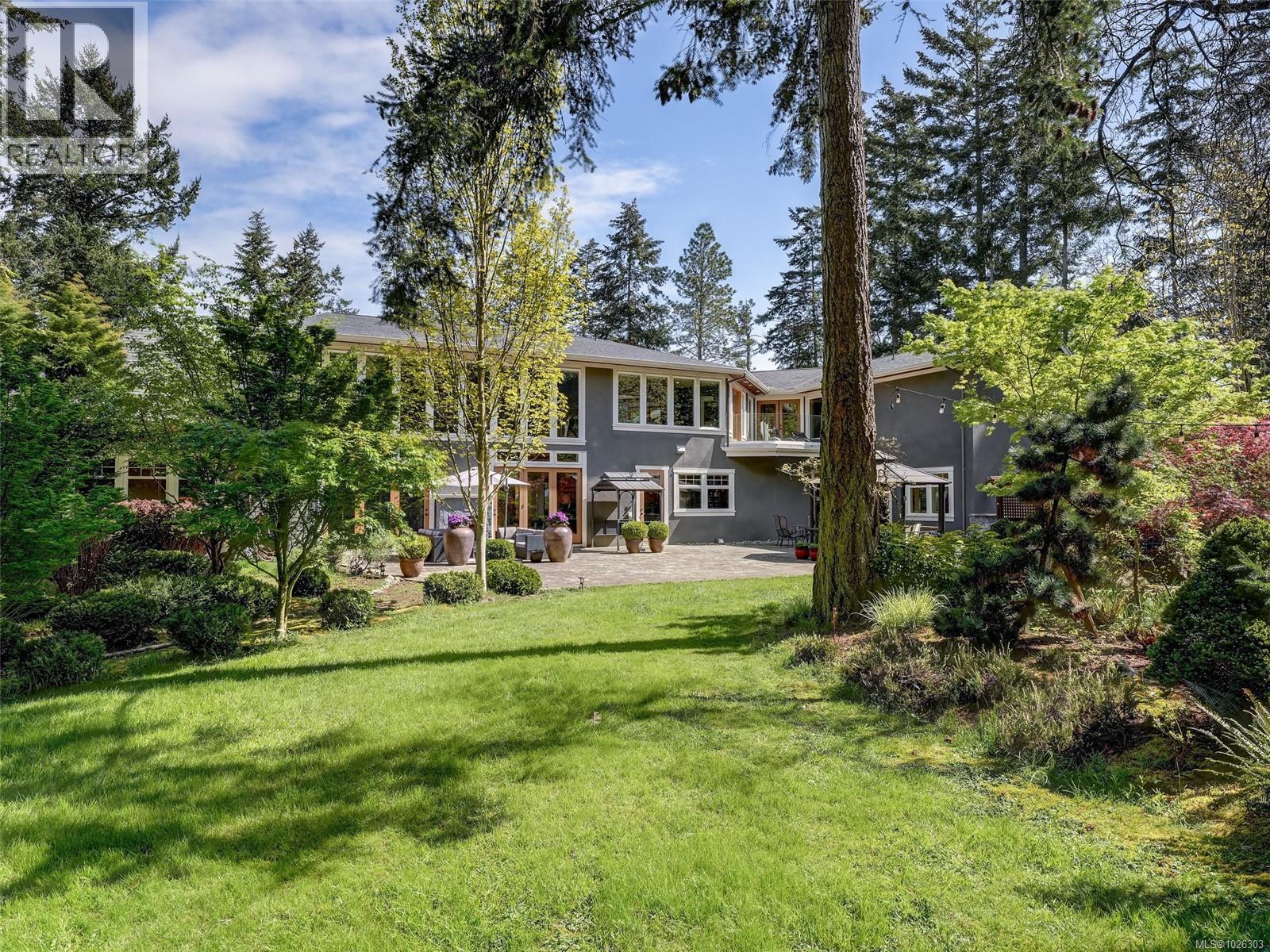  2615 Queenswood Drive, Saanich