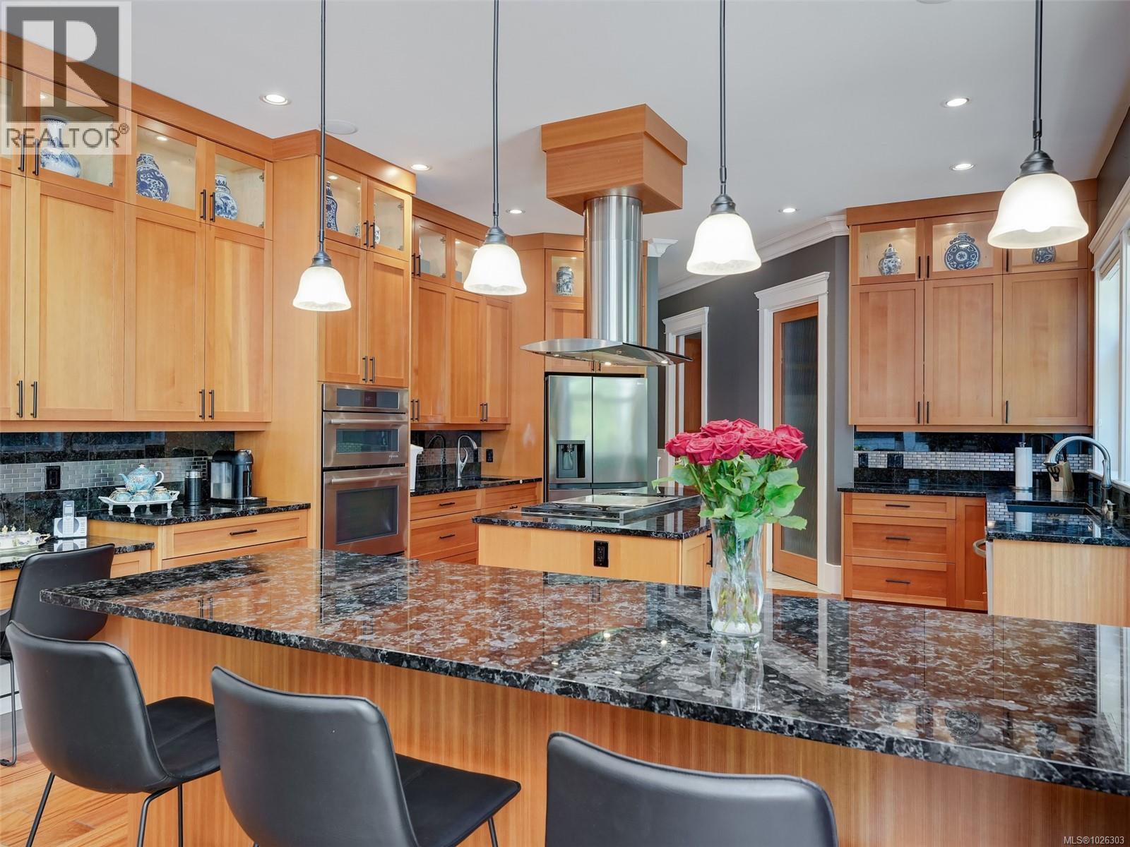  2615 Queenswood Drive, Saanich