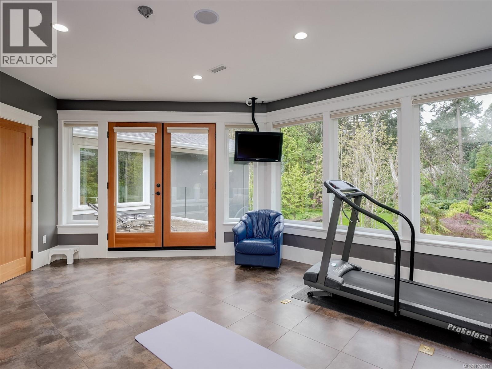  2615 Queenswood Drive, Saanich