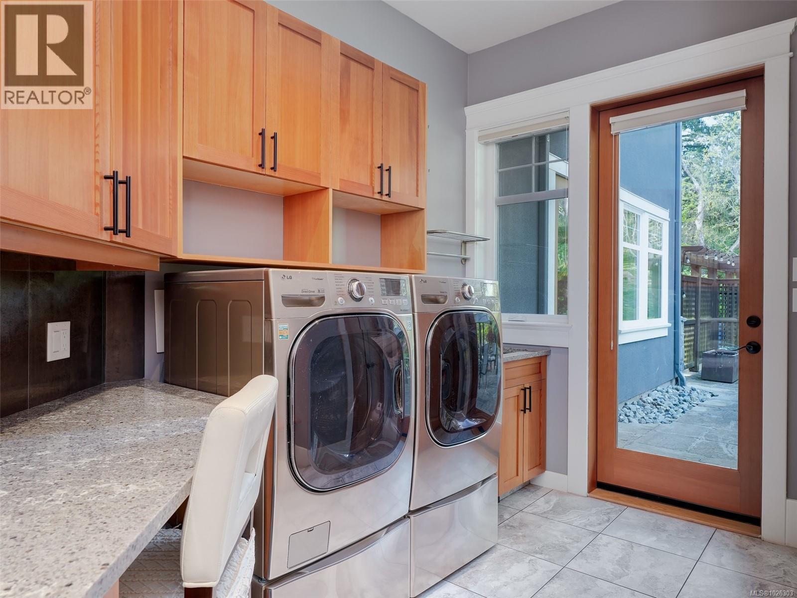  2615 Queenswood Drive, Saanich