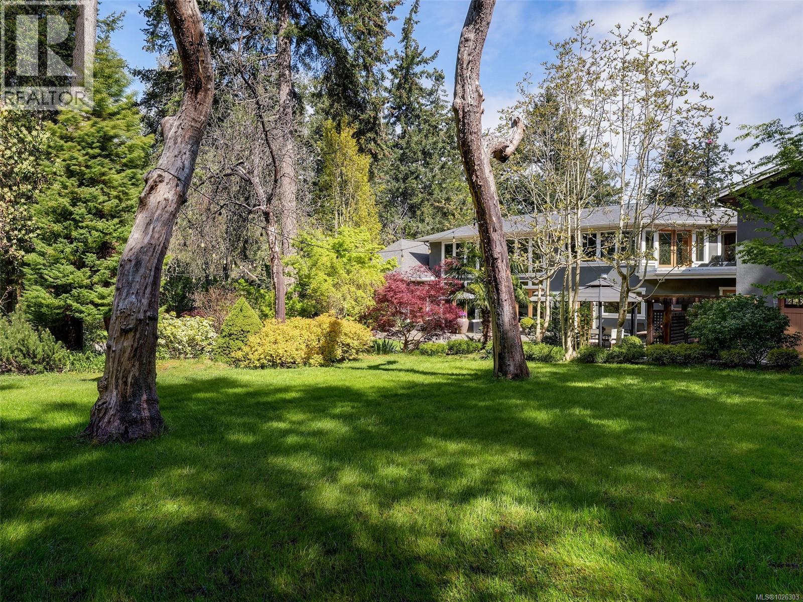  2615 Queenswood Drive, Saanich