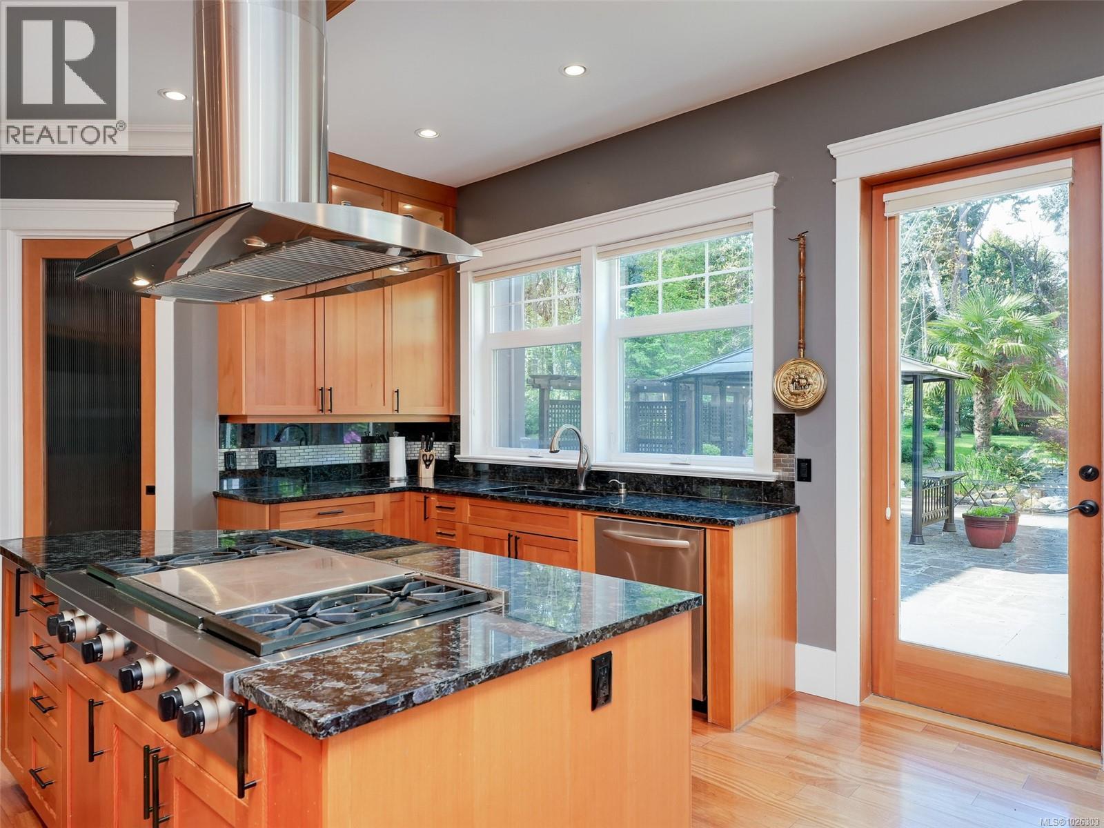  2615 Queenswood Drive, Saanich