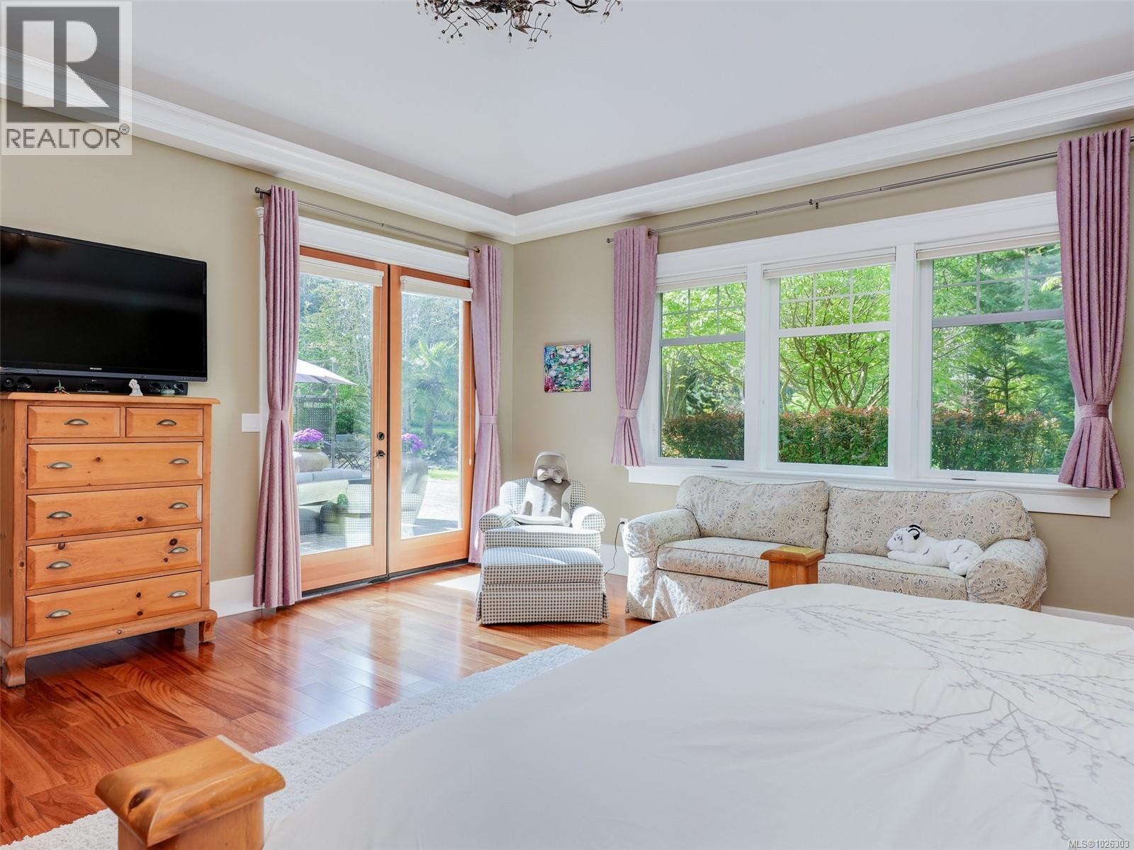  2615 Queenswood Drive, Saanich