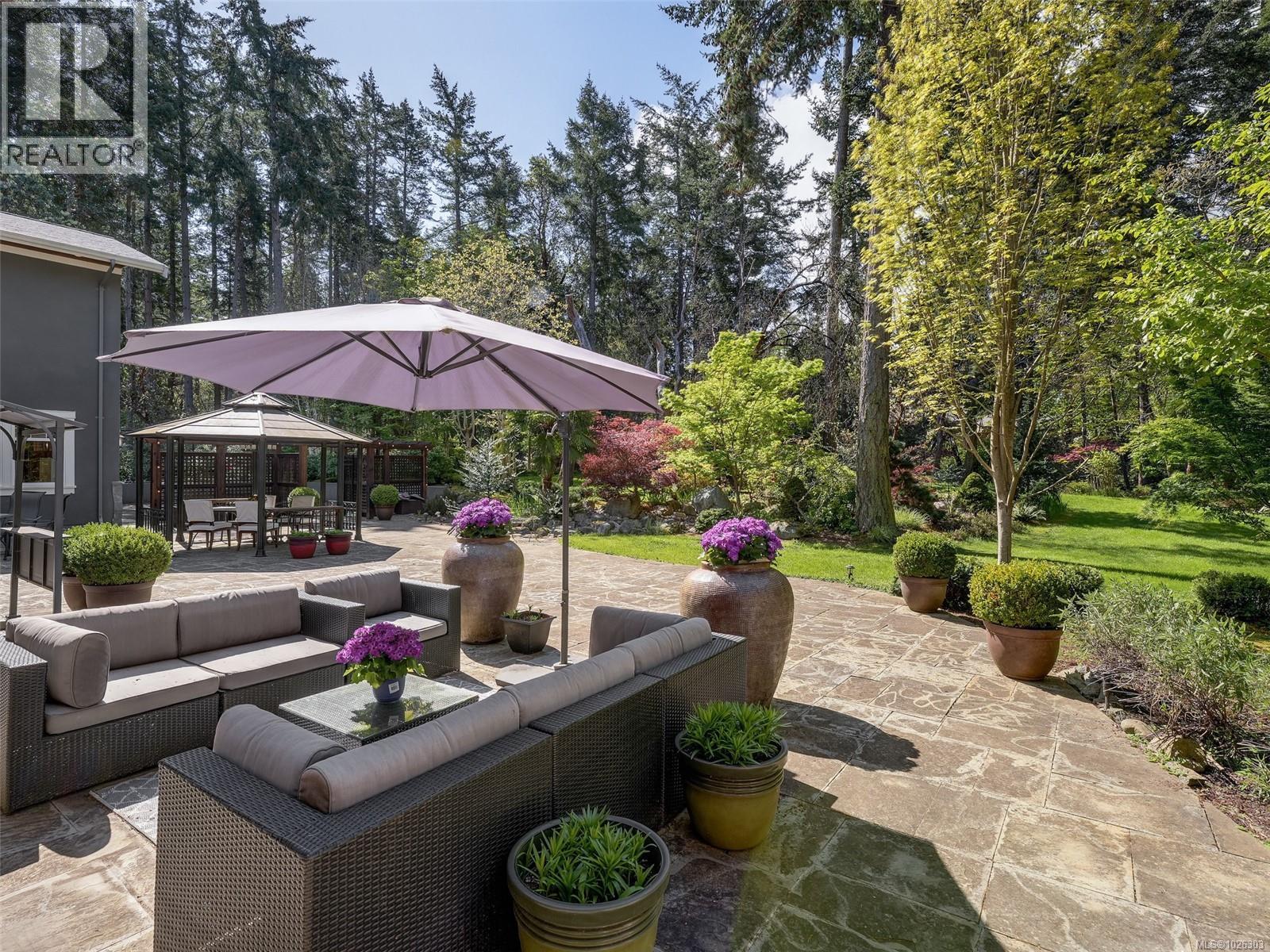  2615 Queenswood Drive, Saanich