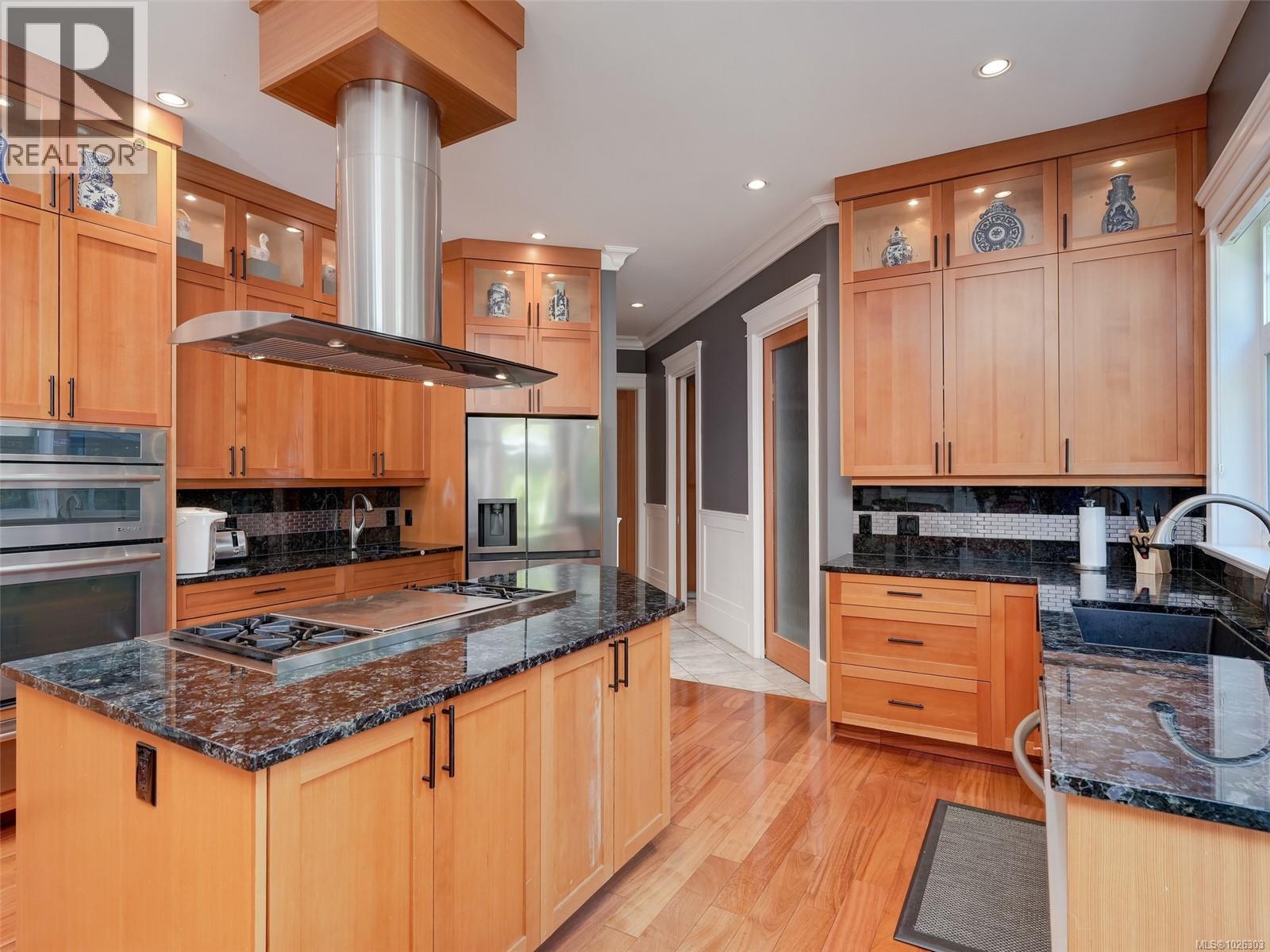  2615 Queenswood Drive, Saanich