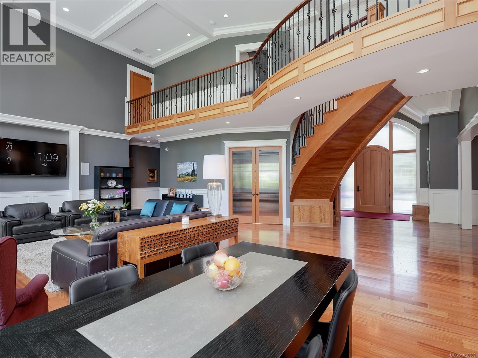  2615 Queenswood Drive, Saanich