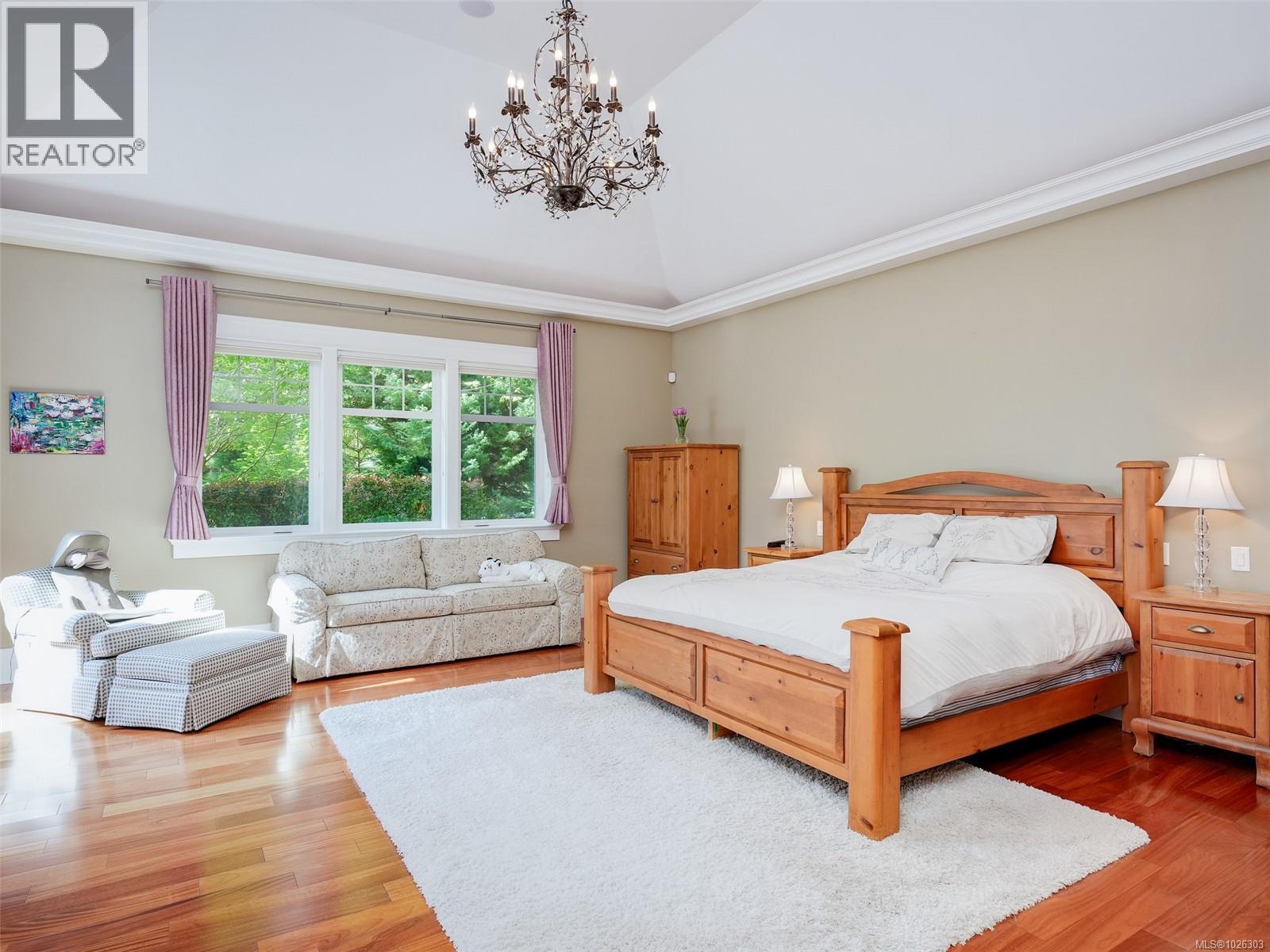  2615 Queenswood Drive, Saanich