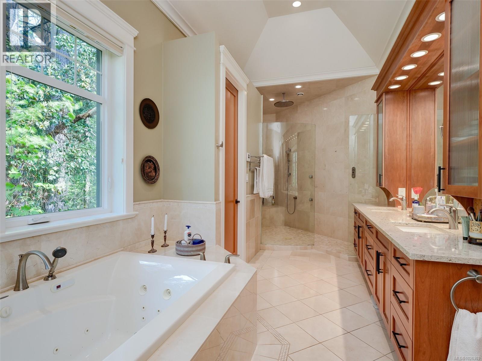  2615 Queenswood Drive, Saanich